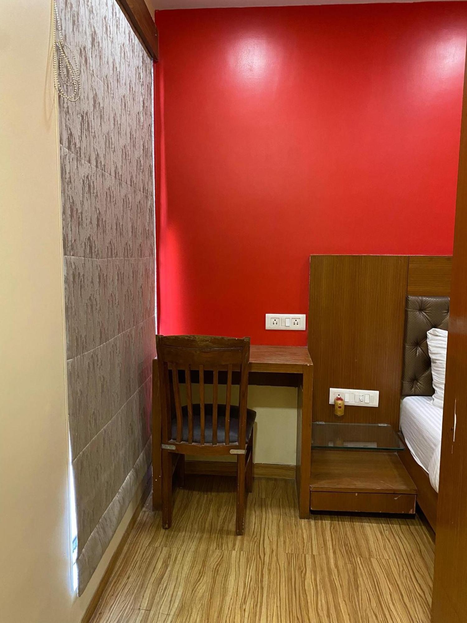 Hotel Arton Regency Near Terminal 2 Airport Bombaim Exterior foto