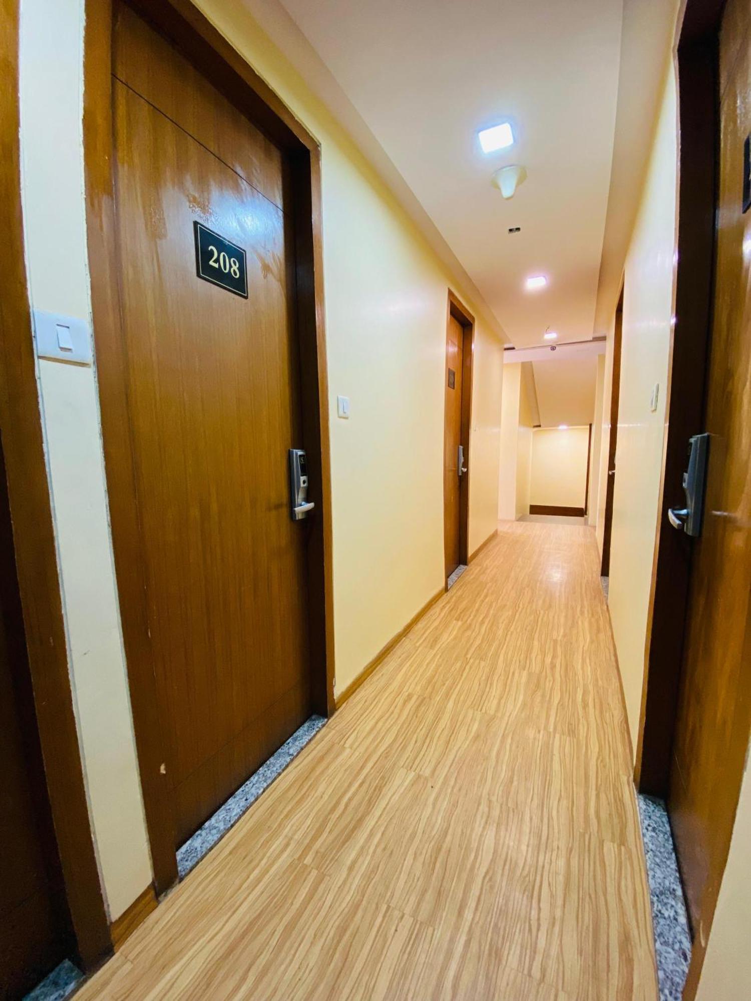 Hotel Arton Regency Near Terminal 2 Airport Bombaim Exterior foto